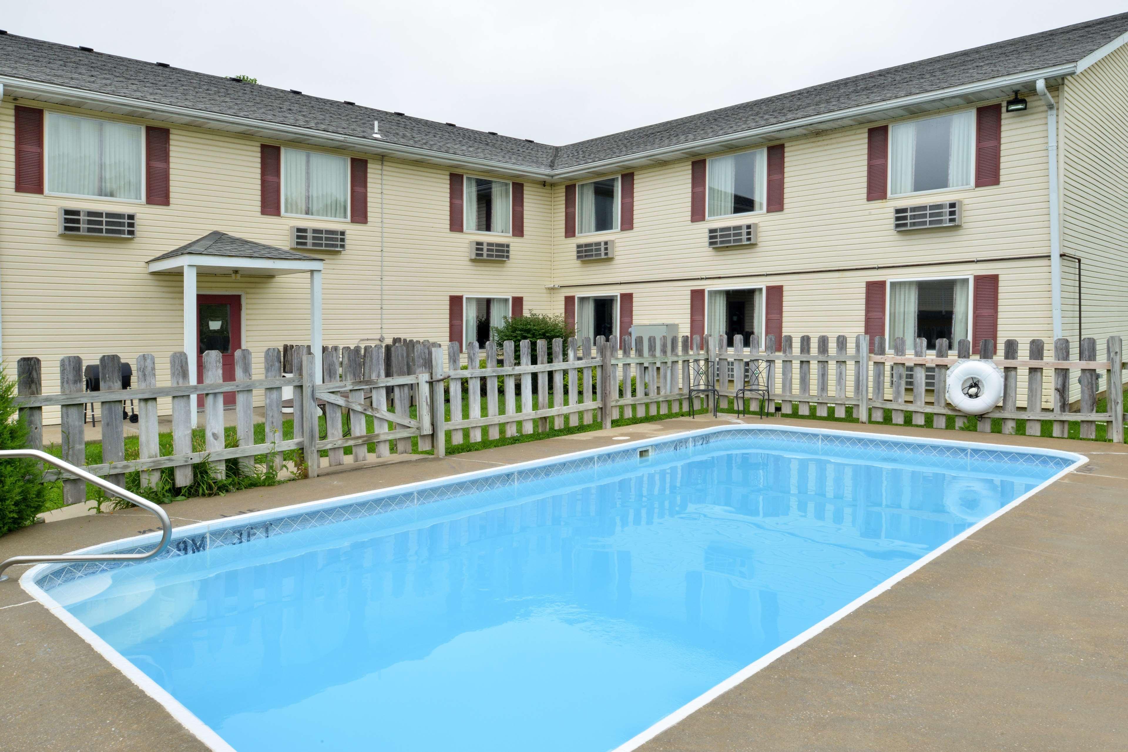 Americas Best Value Inn Knob Noster Εξωτερικό φωτογραφία