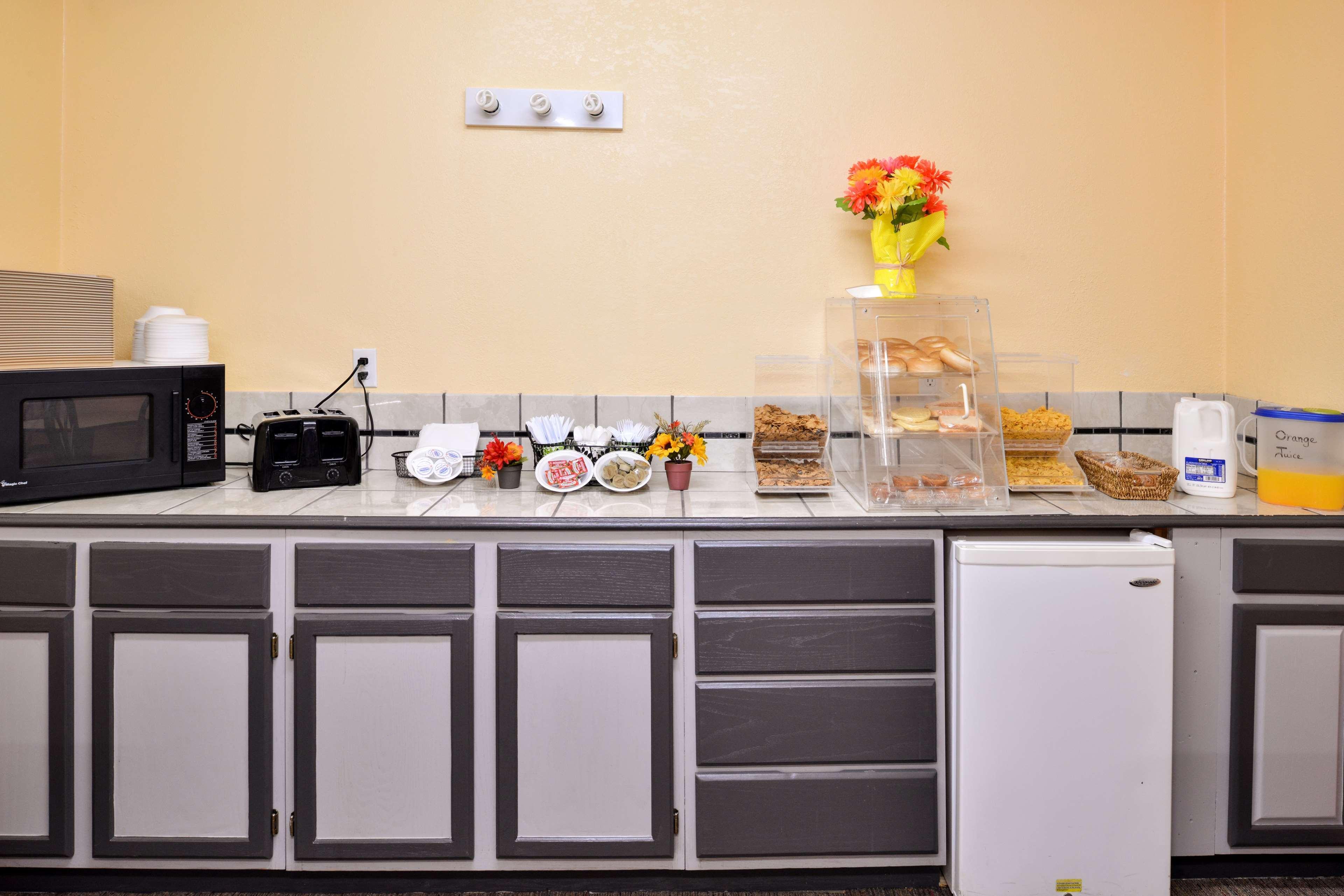 Americas Best Value Inn Knob Noster Εξωτερικό φωτογραφία